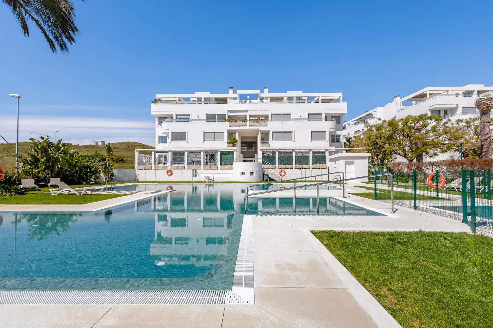 Vista exterior de Ático en venta en Mijas con Aire acondicionado, Calefacción y Jardín privado