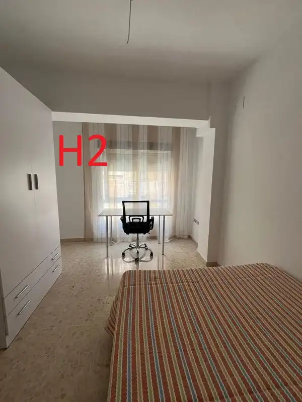 Schlafzimmer von Wohnung zur untervermieten in Granada mit Möbliert und Balkon