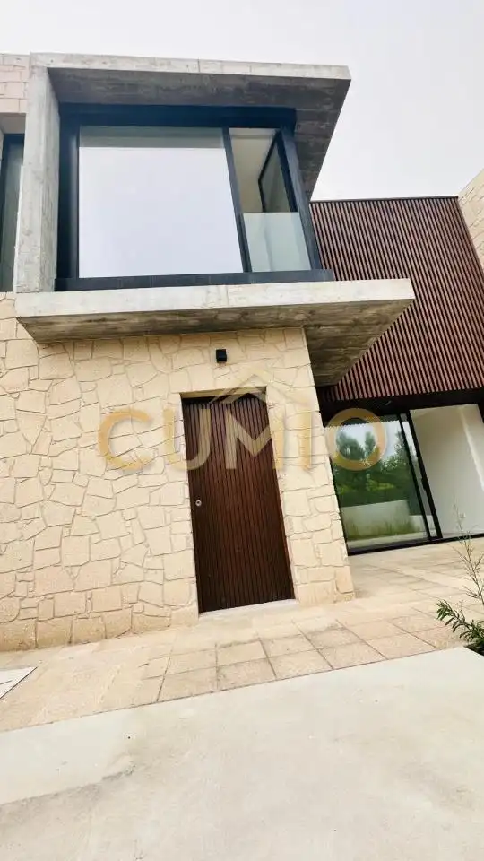 Außenansicht von Einfamilien-Reihenhaus zum Verkauf in Nigrán mit Heizung, Privatgarten und Terrasse