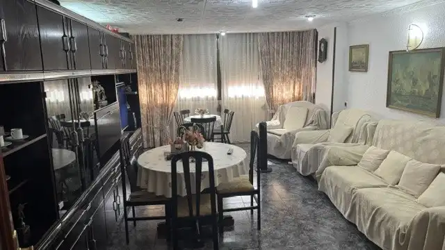 Wohnzimmer von Wohnung zum Verkauf in Cornellà de Llobregat mit Klimaanlage, Heizung und Ofen