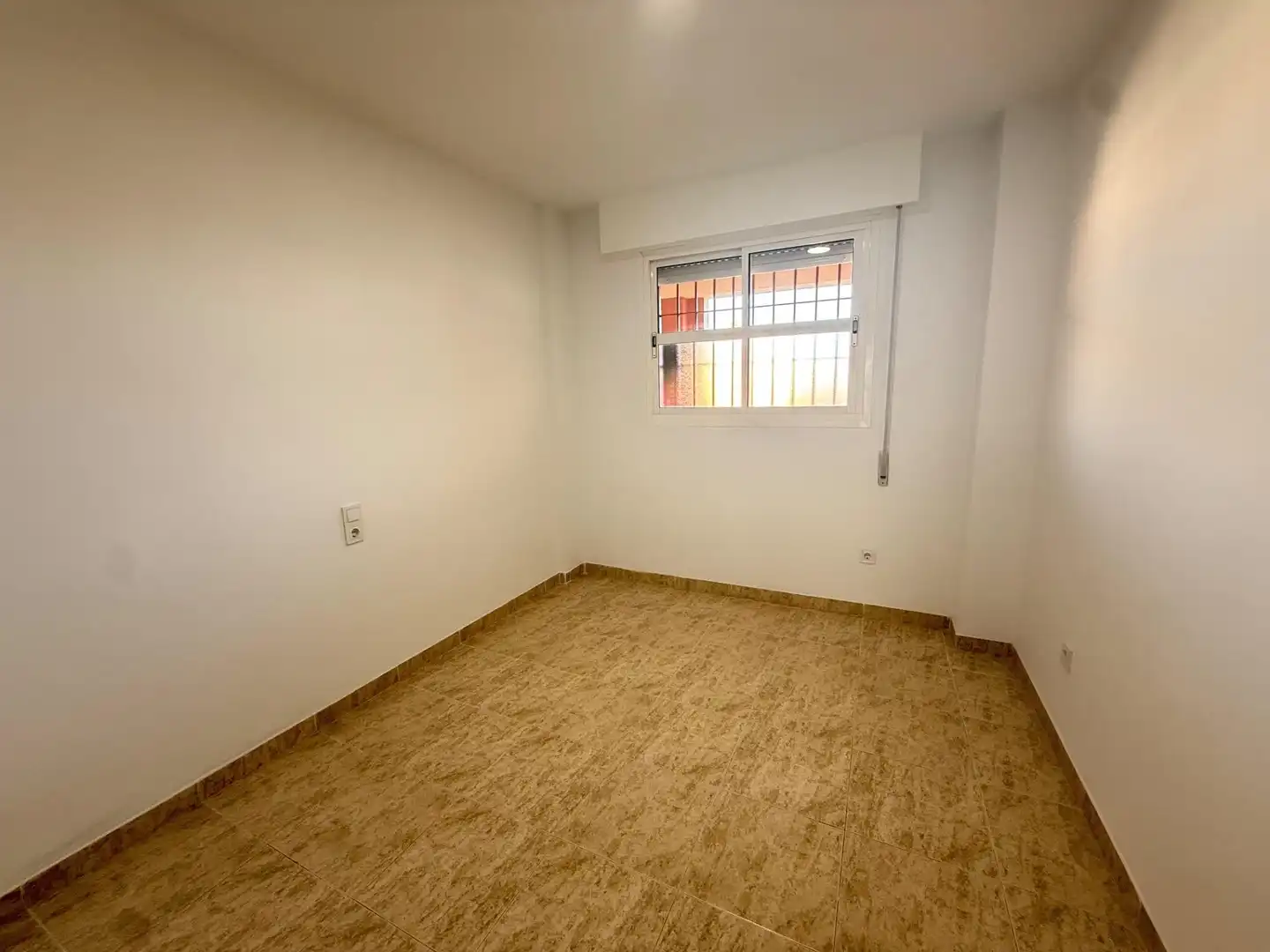 Habitación de Piso en venta en Roquetas de Mar con Jardín privado, Terraza y Piscina comunitaria