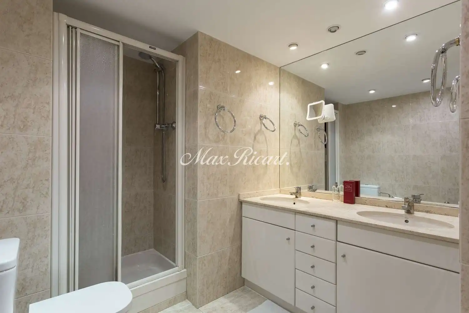 Badezimmer von Wohnung zur Miete in Barcelona mit Klimaanlage, Heizung und Terrasse
