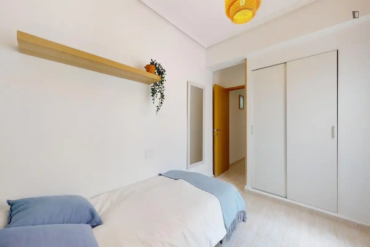 Schlafzimmer von Wohnungen zur untervermieten in Castellón de la Plana / Castelló de la Plana mit Möbliert, Waschmaschine und Mikrowelle