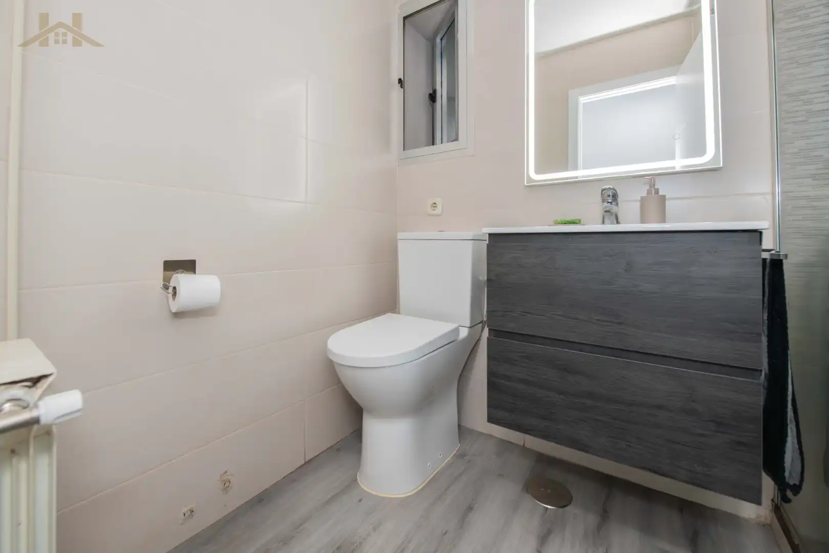 Baño de Piso en venta en Fuenlabrada con Aire acondicionado, Calefacción y Horno