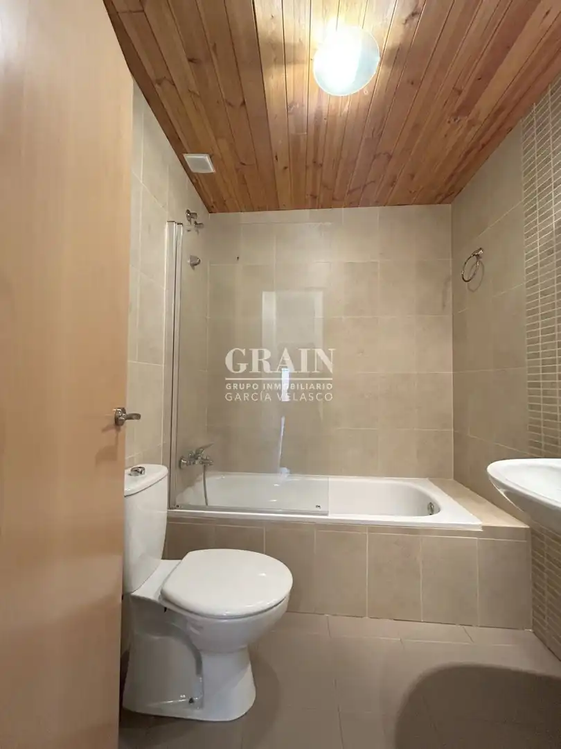 Bathroom of Flat for sale in Chinchilla de Monte-Aragón  with Heating