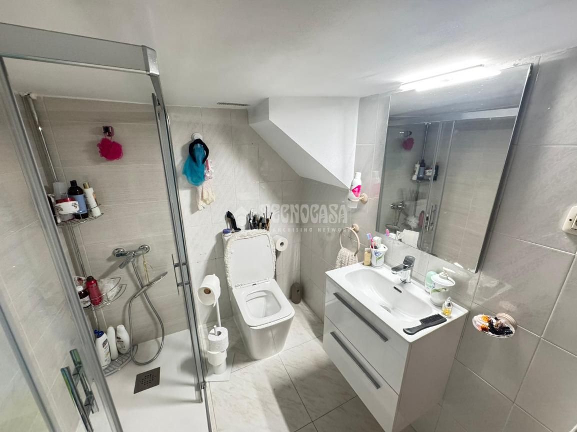 Bathroom of Flat for sale in  Madrid Capital  with Air Conditioner, Heating and Terrace