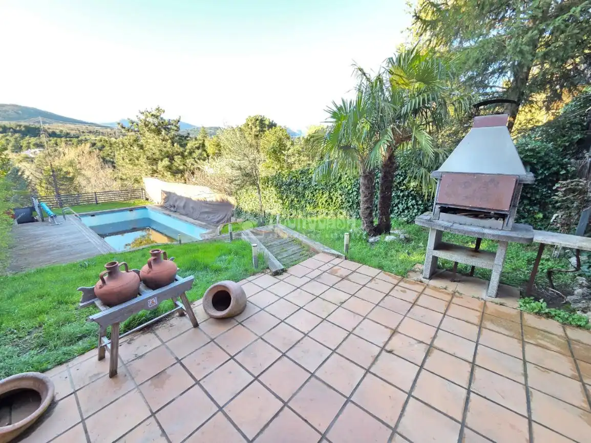 Garden of Detached homes for sale in Collado Mediano