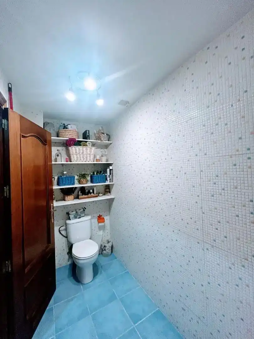 Baño de Piso en venta en Benahadux con Aire acondicionado, Trastero y Amueblado