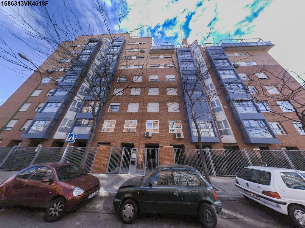 Exterior view of Flat for sale in  Madrid Capital  with Storage room, Balcony and Community pool