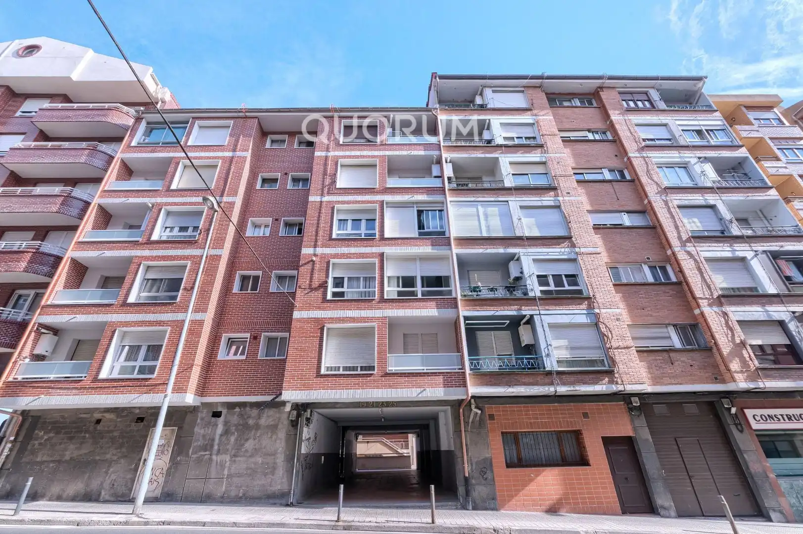 Vista exterior de Piso en venta en Basauri  con Calefacción y Amueblado