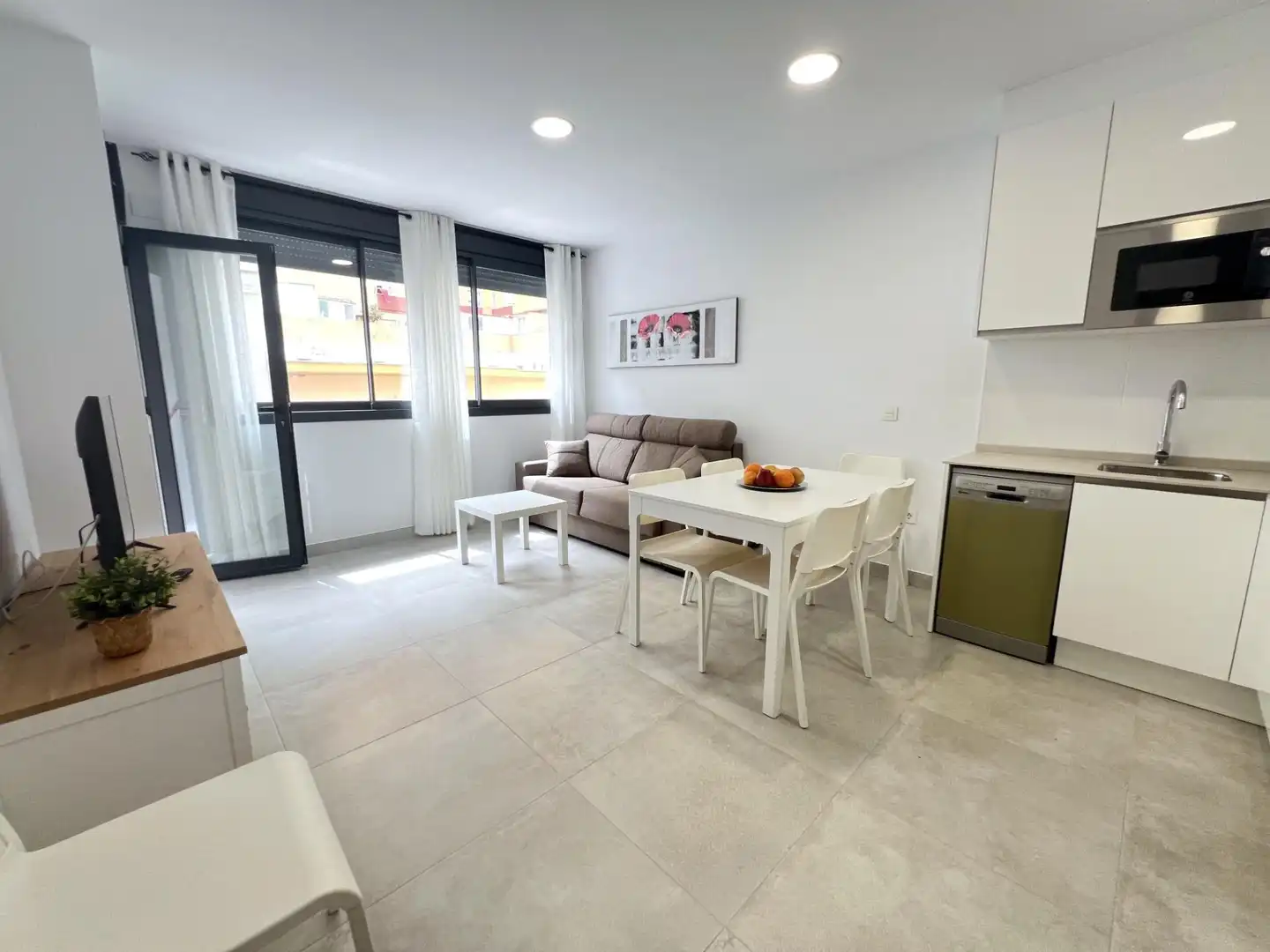 Sala d'estar de Apartament de lloguer en Fuengirola amb Aire condicionat, Calefacció i Terrassa