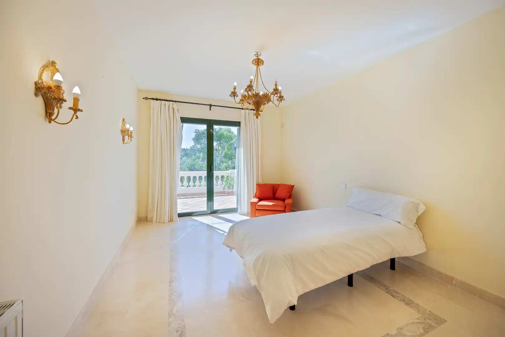 Casa aparellada amb piscina en venda a Sotogrande Alto, imagen 29