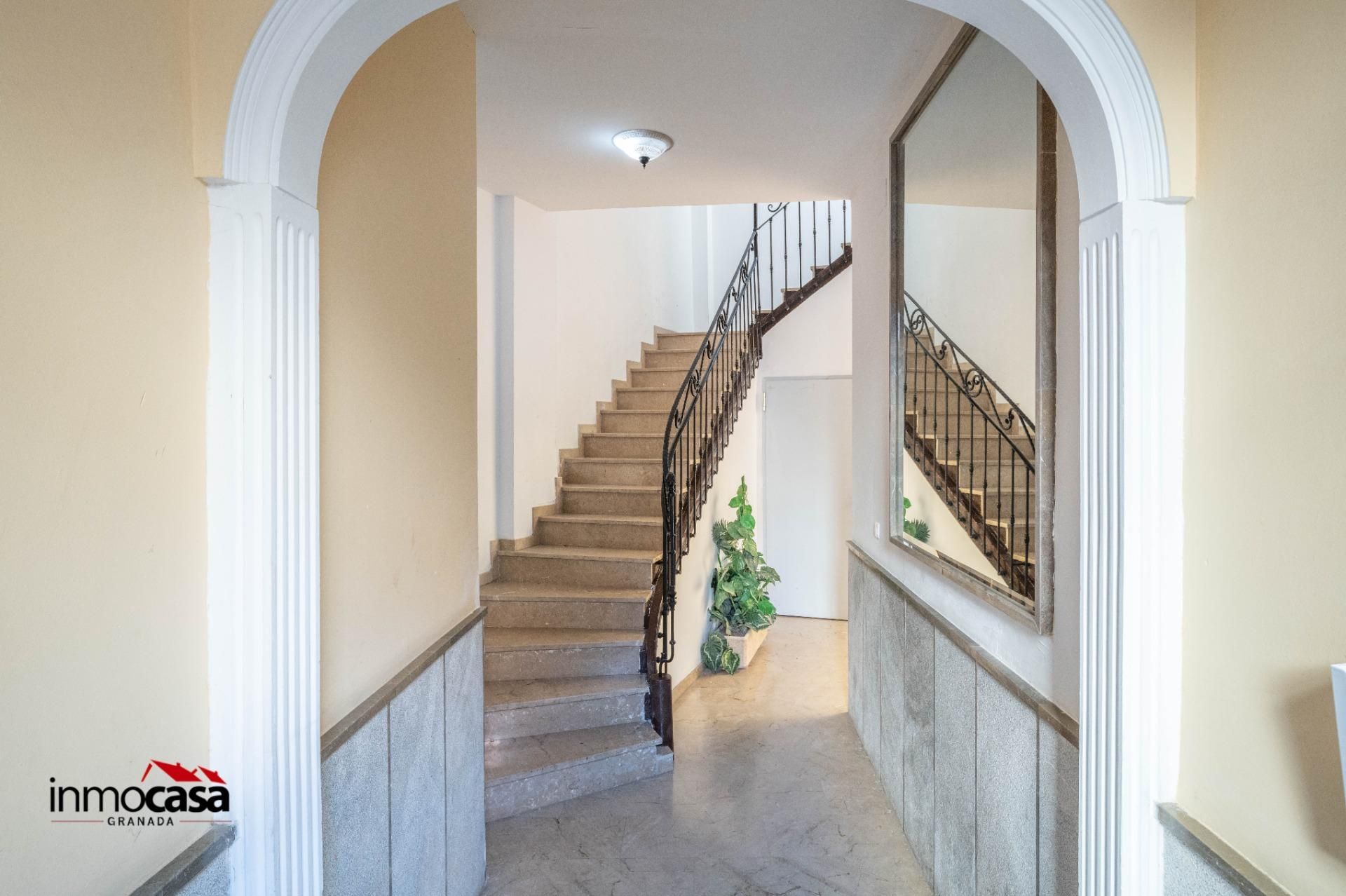 Flat for sale in  Granada Capital  with Balcony