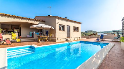 Casa independiente en Costa Brava con piscina, amplios exteriores y cercanía a playas, image 4