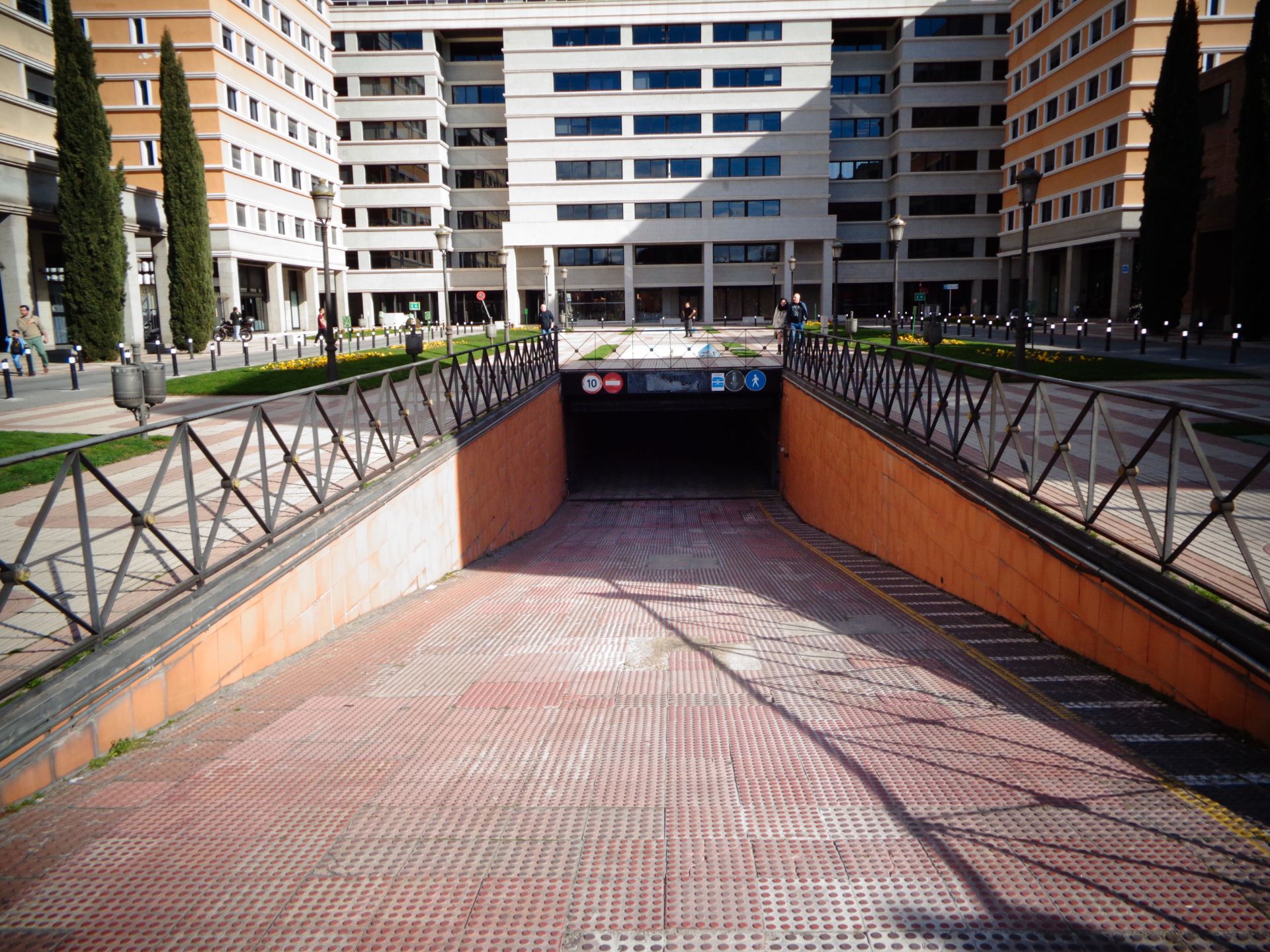 Garatge de lloguer a Plaza del Descubridor Diego de Ordás, Ríos Rosas - Nuevos Ministerios