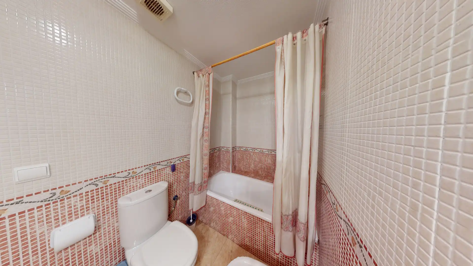 Baño de Piso en venta en Torrevieja con Aire acondicionado, Calefacción y Terraza