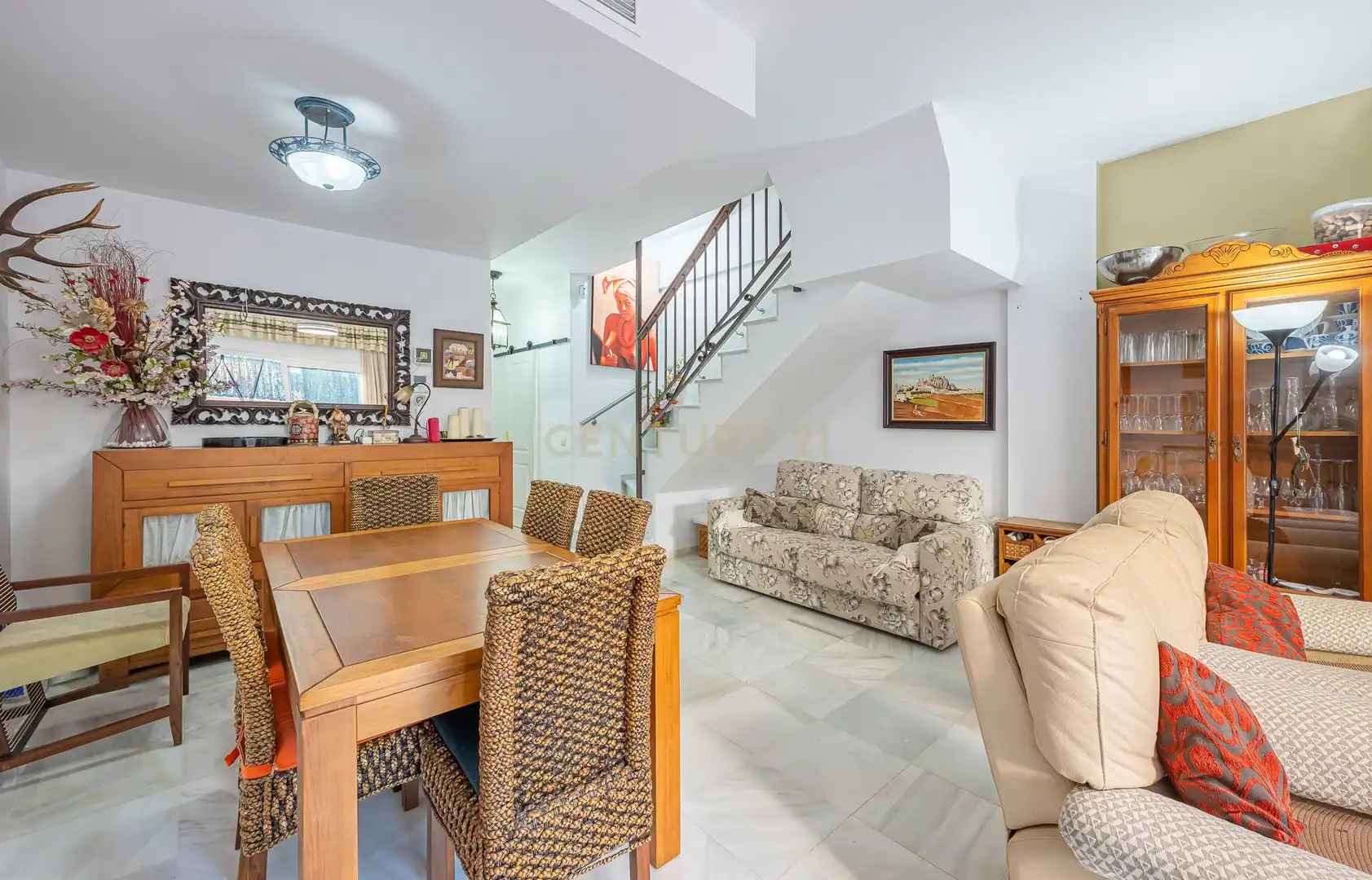 Sala de estar de Casa adosada en venta en Estepona con Aire acondicionado, Trastero y Piscina comunitaria