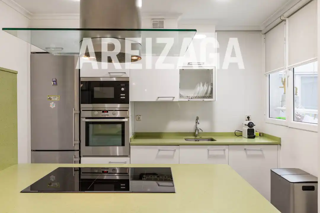 Cocina de Piso en venta en Donostia - San Sebastián  con Calefacción, Terraza y Trastero