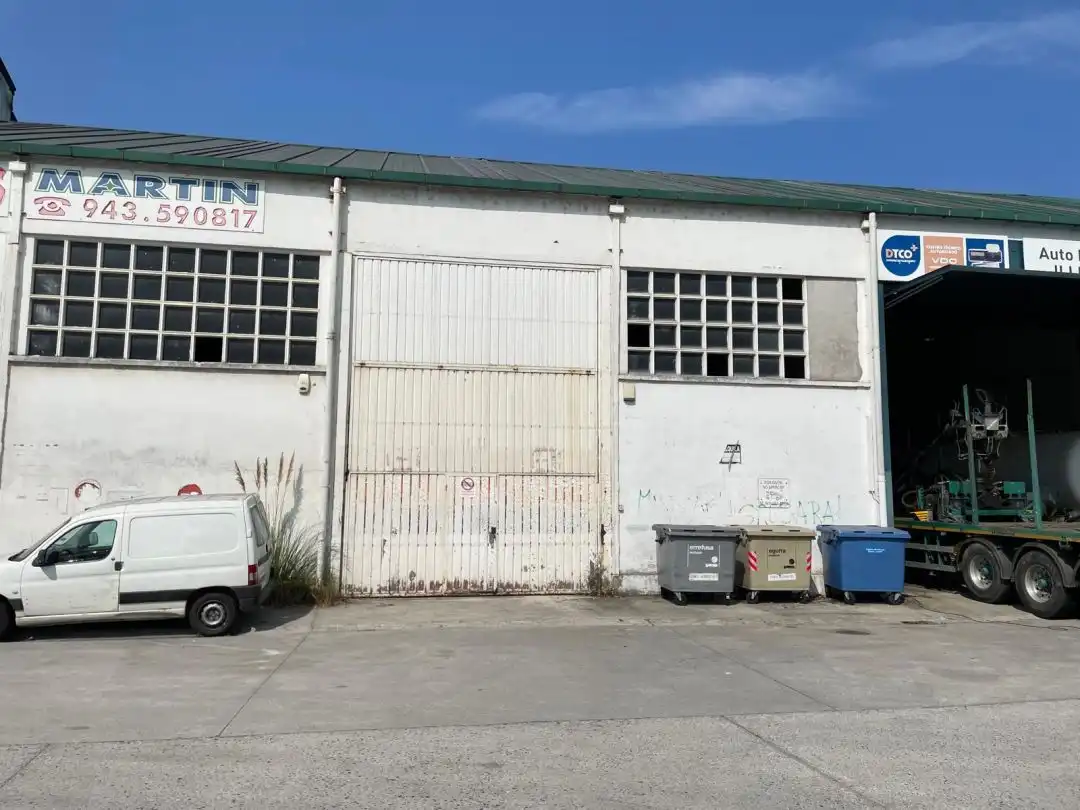 Vista exterior de Nau industrial en venda en Andoain