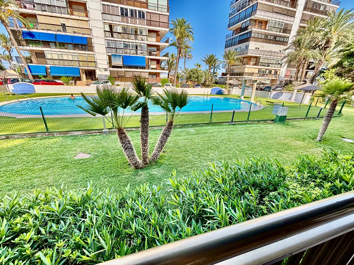 Vista exterior de Pis en venda en Alicante / Alacant amb Aire condicionat, Terrassa i Moblat