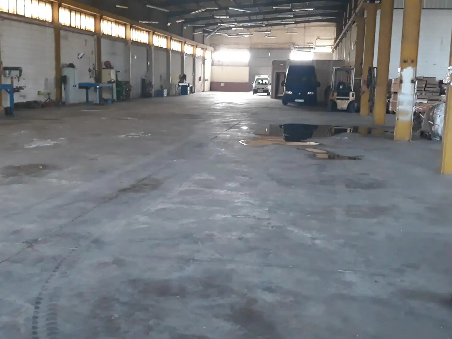 Parkplatz von Fabrikhallen zur Miete in Cartagena