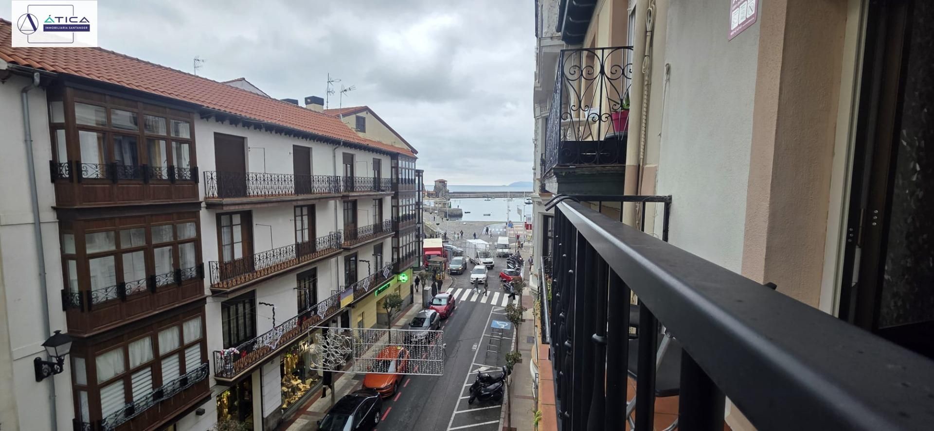 Vista exterior de Pis en venda en Castro-Urdiales amb Calefacció i Balcó