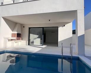 Piscina de Casa adosada en venda en Cambrils amb Aire condicionat, Calefacció i Jardí privat