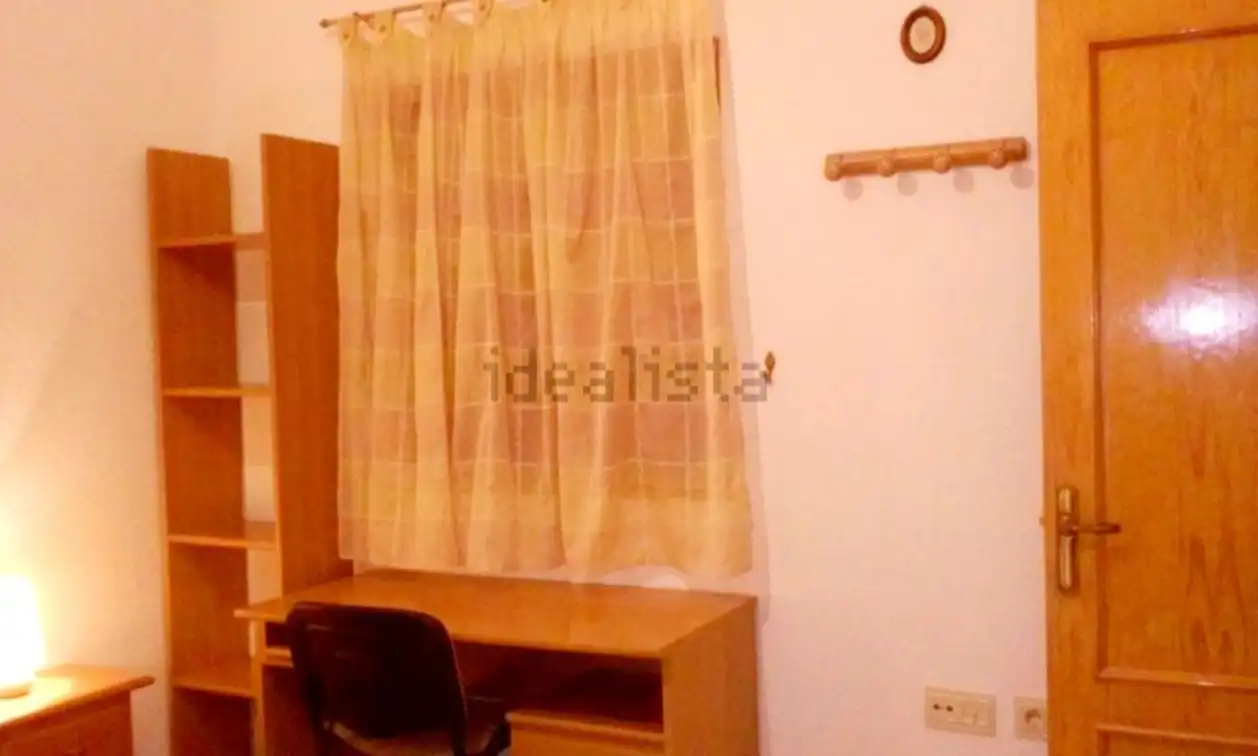Habitación de Piso de alquiler en Granada con Calefacción y Amueblado