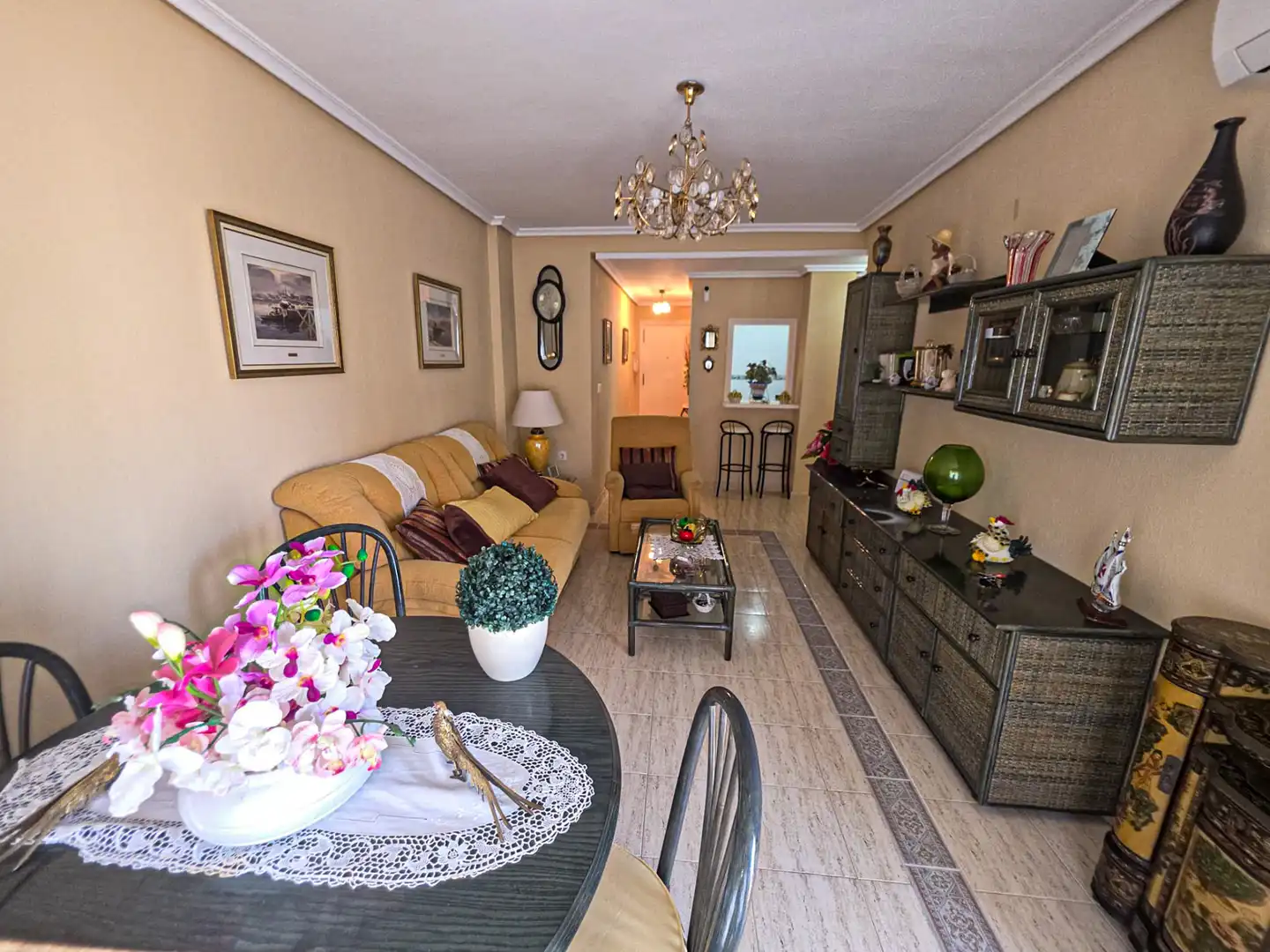 Wohnzimmer von Wohnung zum Verkauf in Torrevieja mit Klimaanlage, Heizung und Terrasse