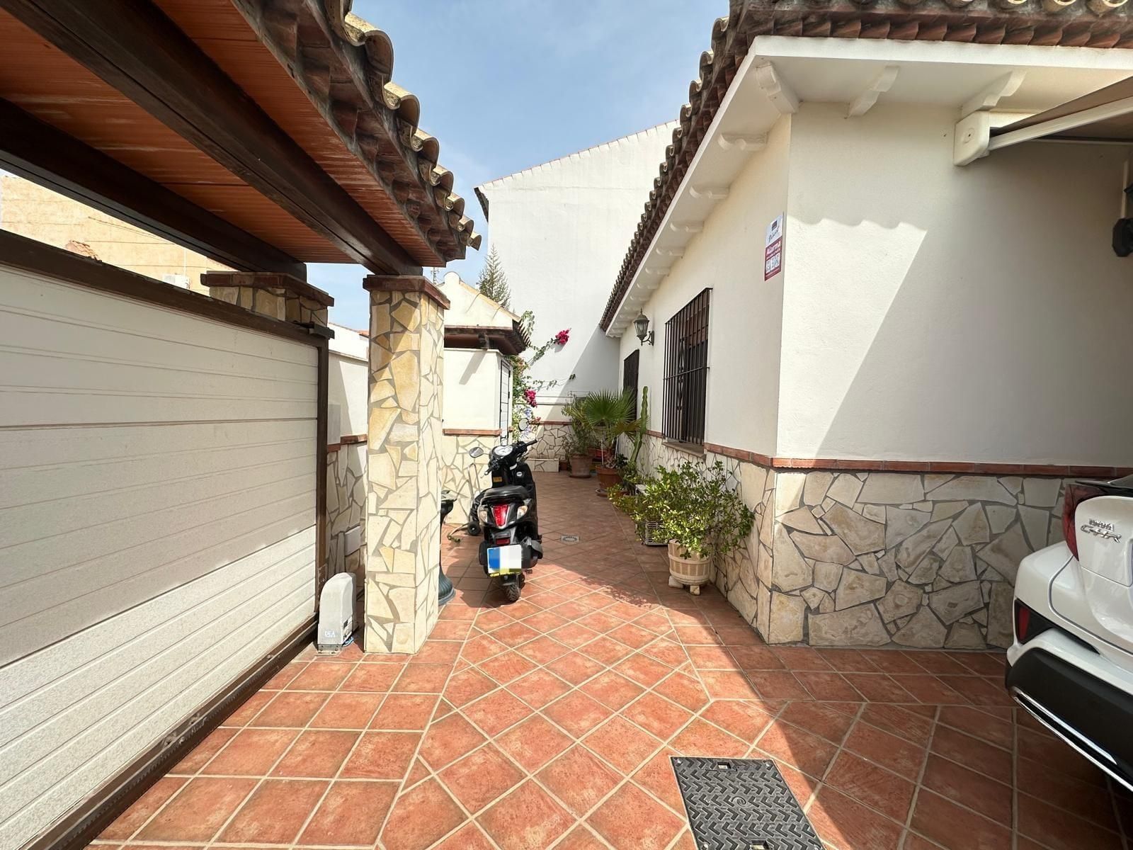 Exterior view of House or chalet for sale in La Línea de la Concepción