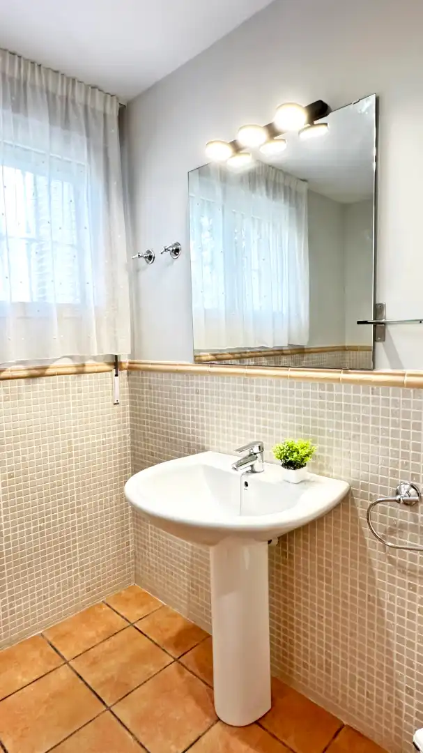 Bany de Apartament de lloguer en Oliva amb Aire condicionat, Calefacció i Terrassa