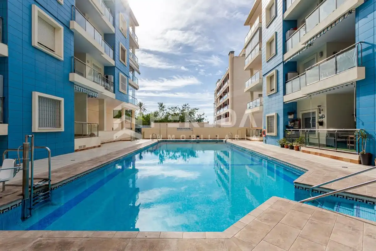 Piscina de Ático en venta en Roquetas de Mar con Aire acondicionado, Terraza y Piscina comunitaria