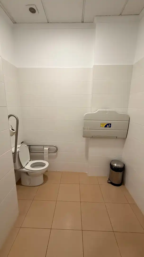 Baño de Local en traspaso en Calpe / Calp con Aire acondicionado, Alarma y Domótica