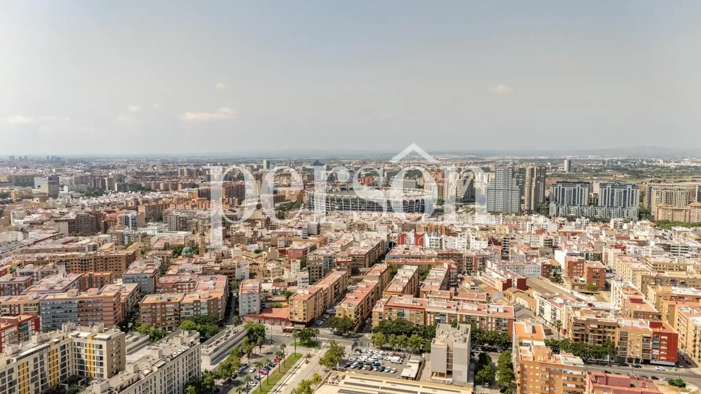 Vista exterior de Ático en venta en Valencia con Aire acondicionado, Terraza y Trastero