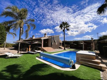Villa mit Pool zum Verkauf in Polígono 90 Paraje 52 LA JACARILLETA 99