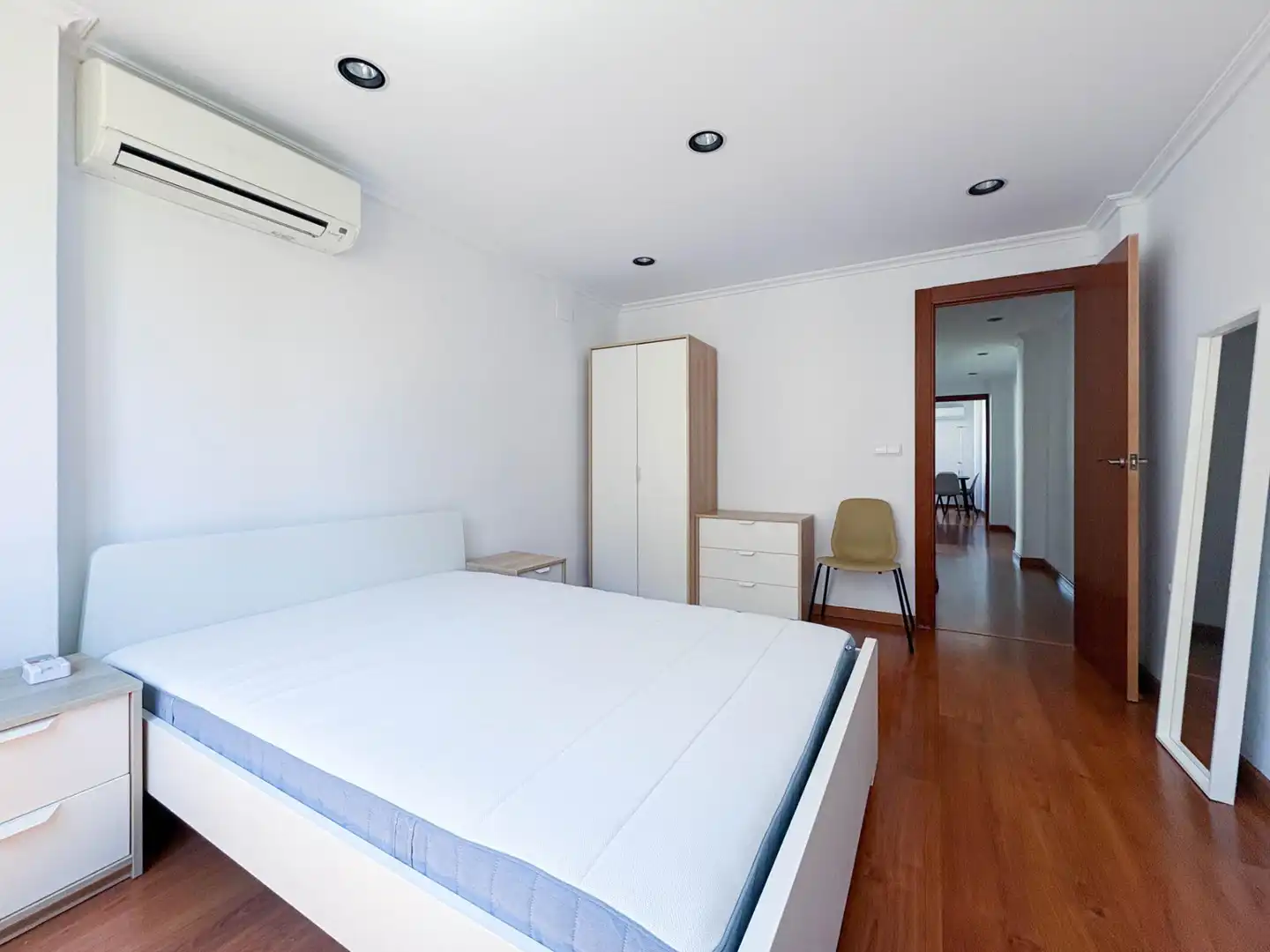 Bedroom of Flat for rent in Valencia  with Air Conditioner, Heating and Furnished