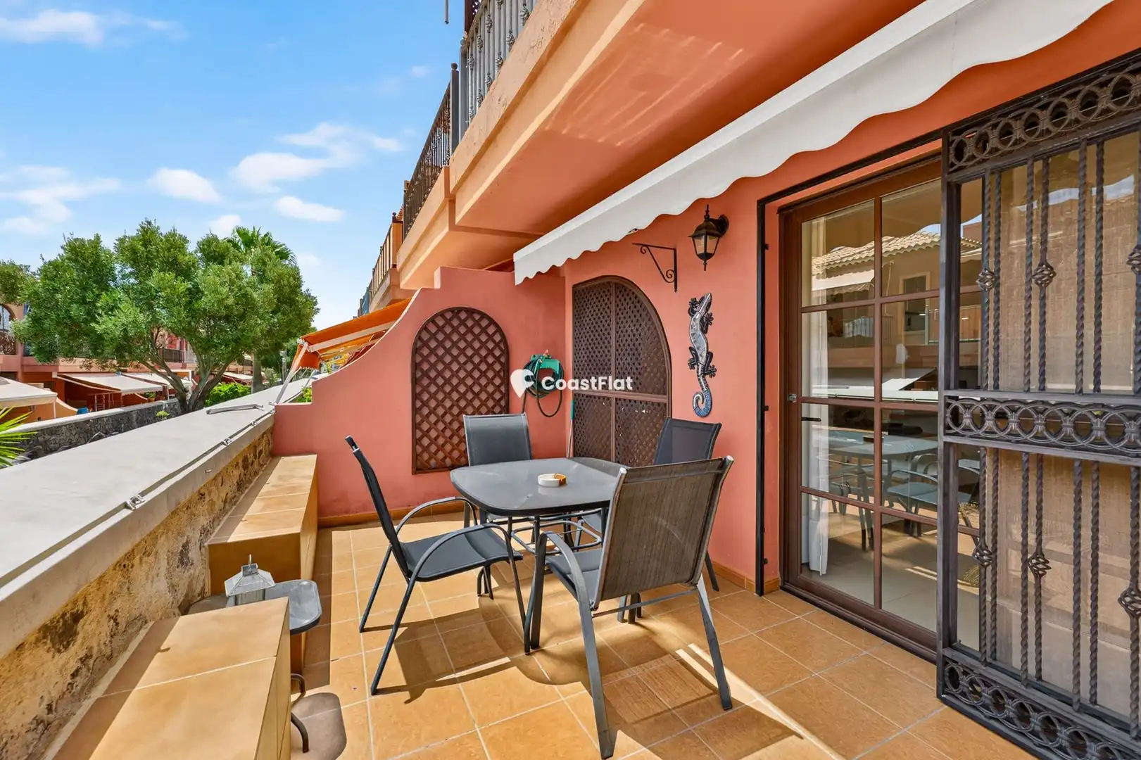 Appartement compact avec piscine à vendre à Boreas