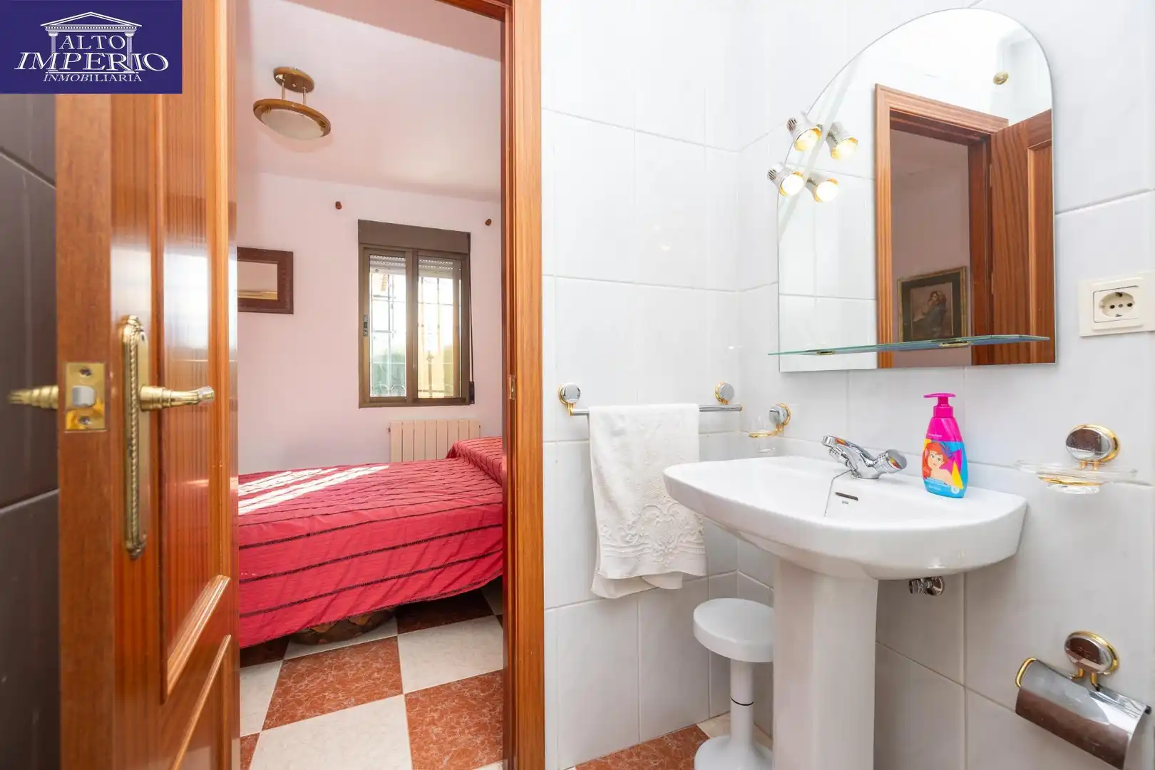 Villa mit Pool zum Verkauf in Calle Lindaraja, imagen 18