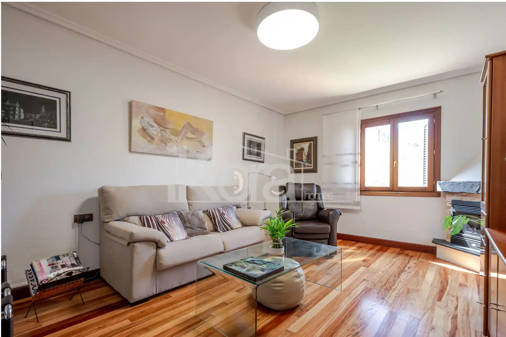 Sala d'estar de Casa o xalet en venda en Lasarte-Oria amb Calefacció, Jardí privat i Parquet