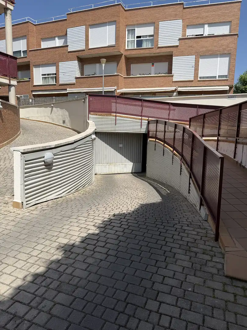 Parking of Garage for rent in Torrelodones
