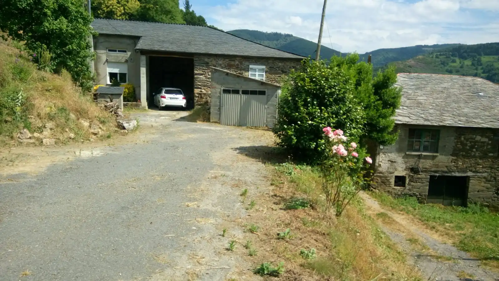 Parking de Finca rústica en venta en Becerreá con Jardín privado y Amueblado