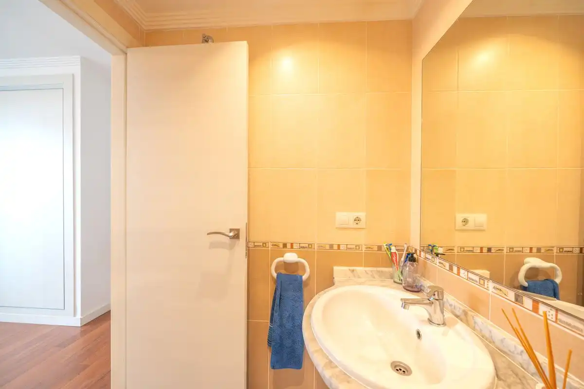 Badezimmer von Erdgeschoss zum Verkauf in Dénia mit Klimaanlage, Heizung und Terrasse