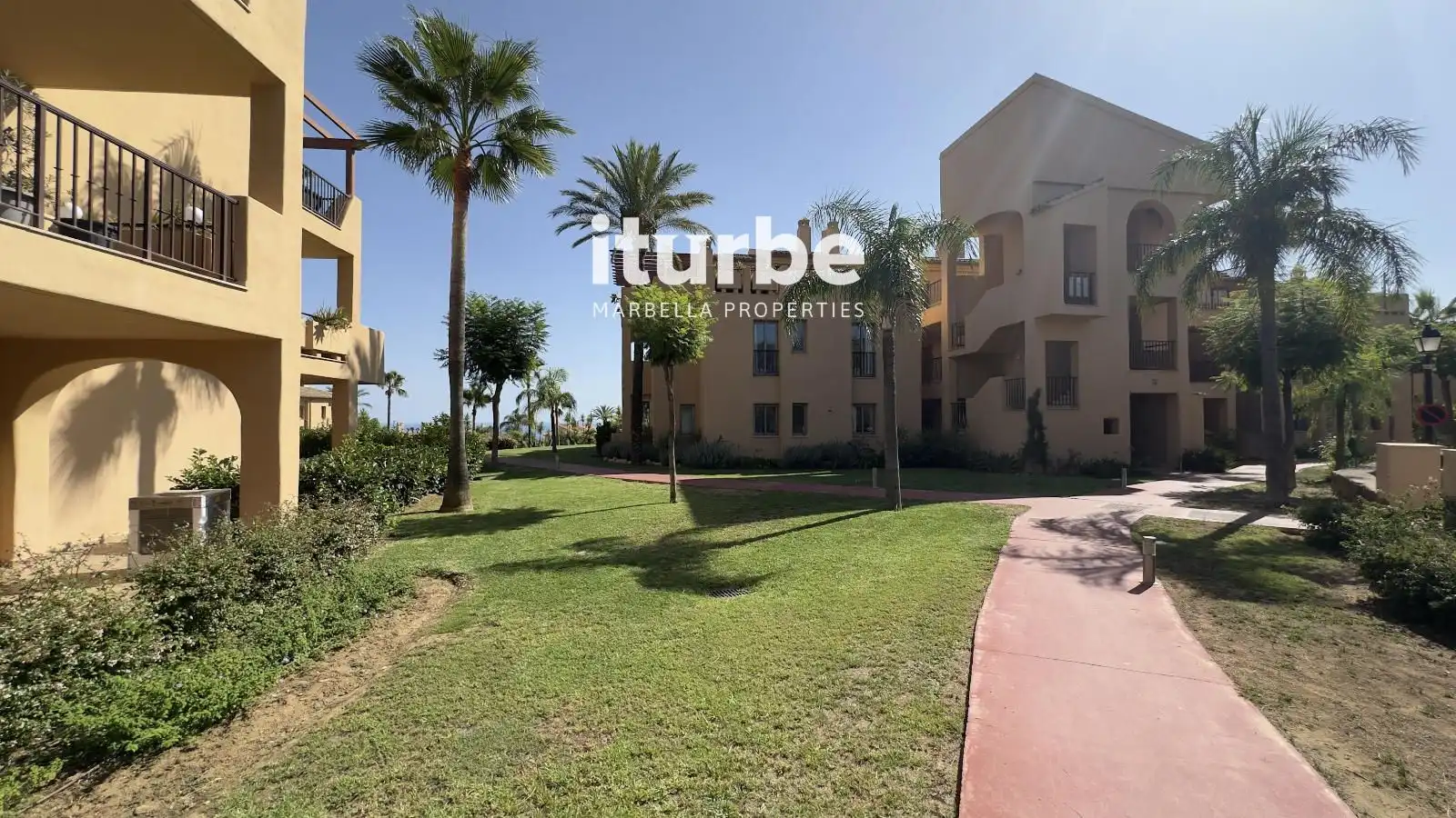 Exterior view of Flat for rent in Benahavís  with Air Conditioner, Terrace and Swimming Pool