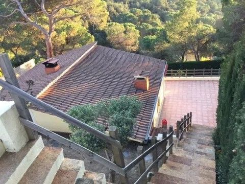 Vista exterior de Casa o xalet de lloguer en Vilanova del Vallès amb Aire condicionat i Jardí privat