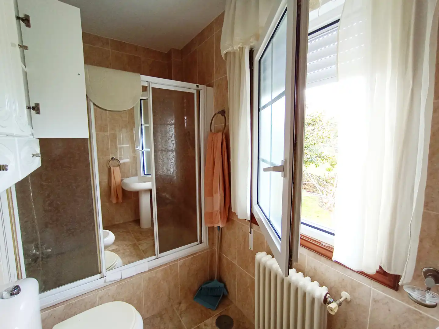 Bathroom of Houses for sale in Coirós  with Heating, Private garden and Parquet flooring