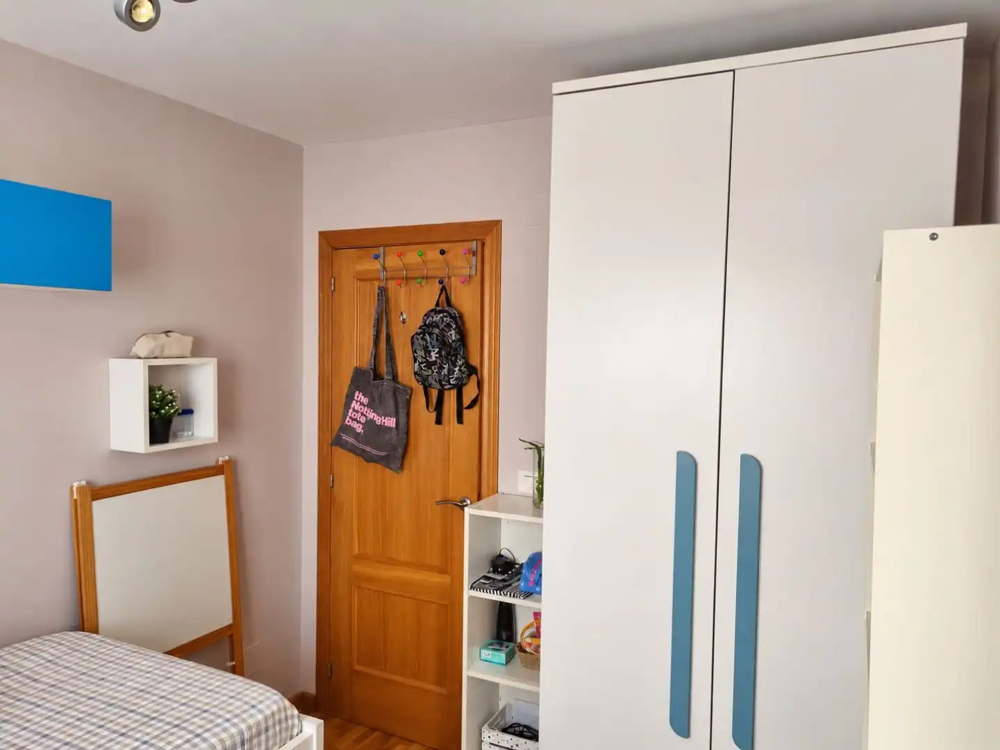 Dormitori de Pis de lloguer en Villaquilambre amb Terrassa i Balcó