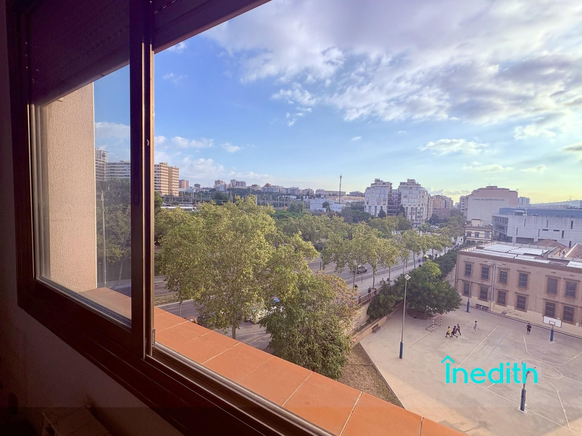Vista exterior de Piso en venta en L'Hospitalet de Llobregat con Aire acondicionado, Calefacción y Terraza