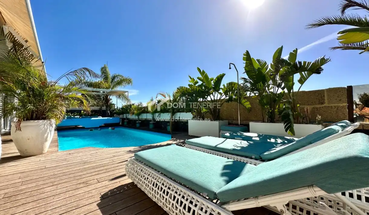 Vista exterior de Casa o chalet en venta en Adeje con Aire acondicionado, Terraza y Trastero