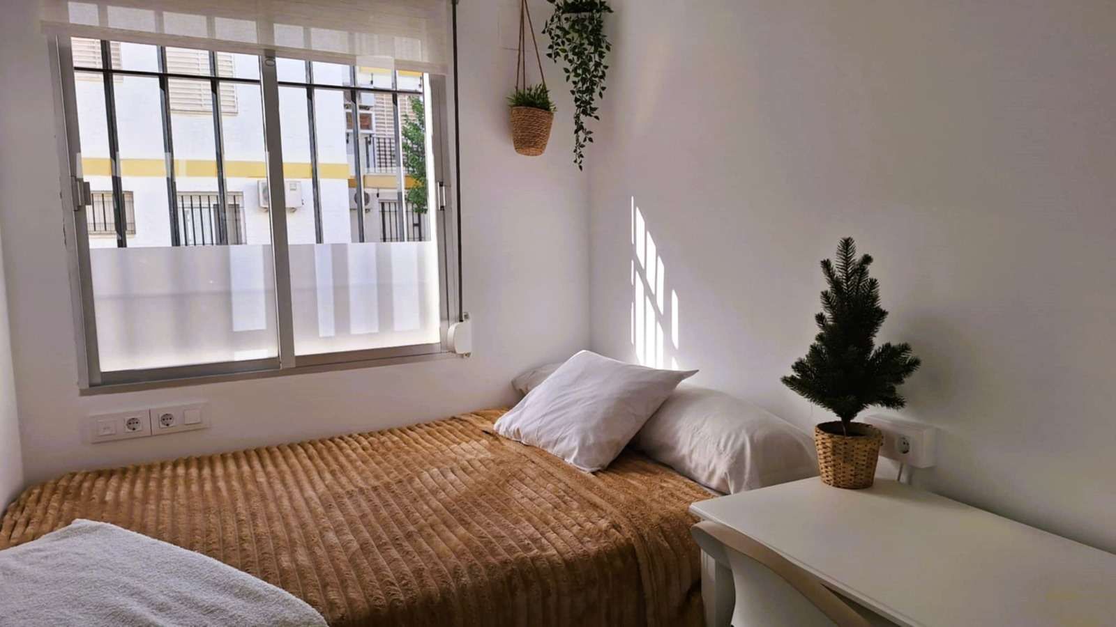 Schlafzimmer von Wohnung zur untervermieten in  Sevilla Capital mit Klimaanlage, Heizung und Terrasse