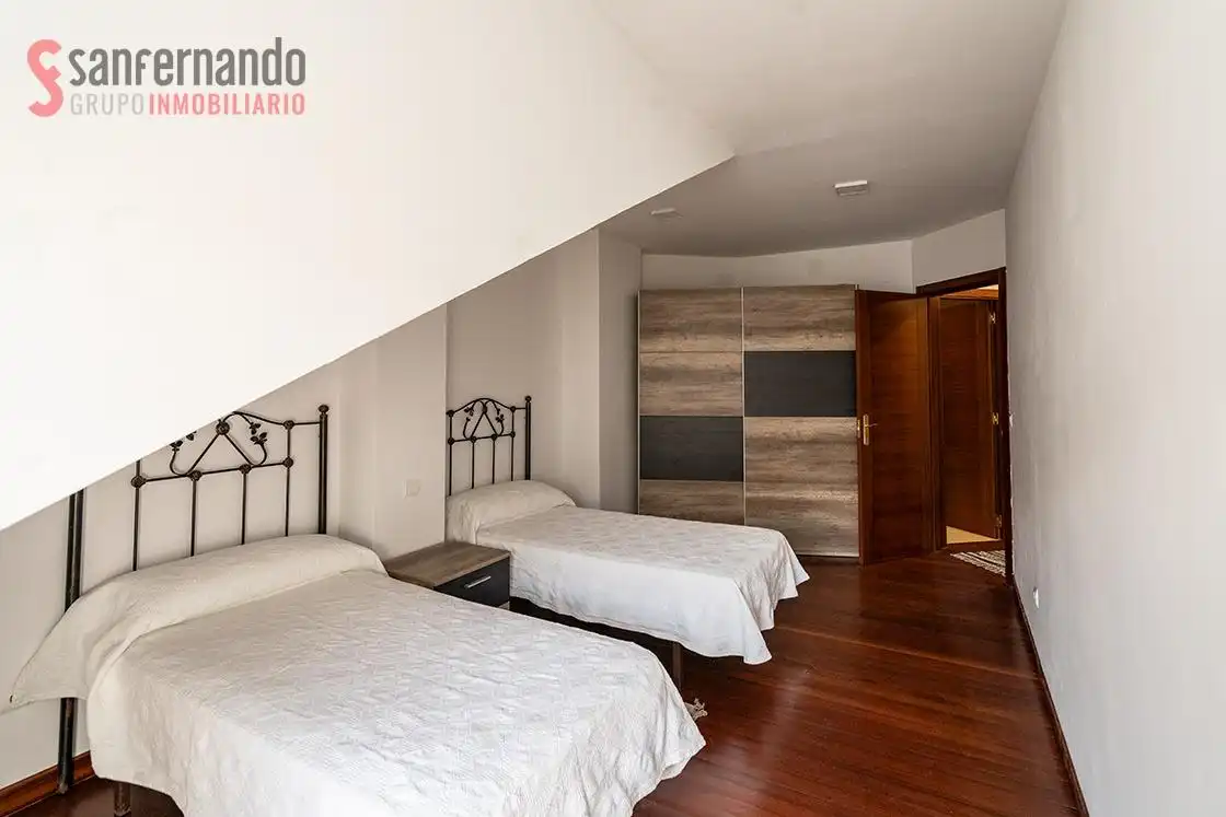 Habitación de Dúplex en venta en Torrelavega  con Calefacción, Trastero y Balcón